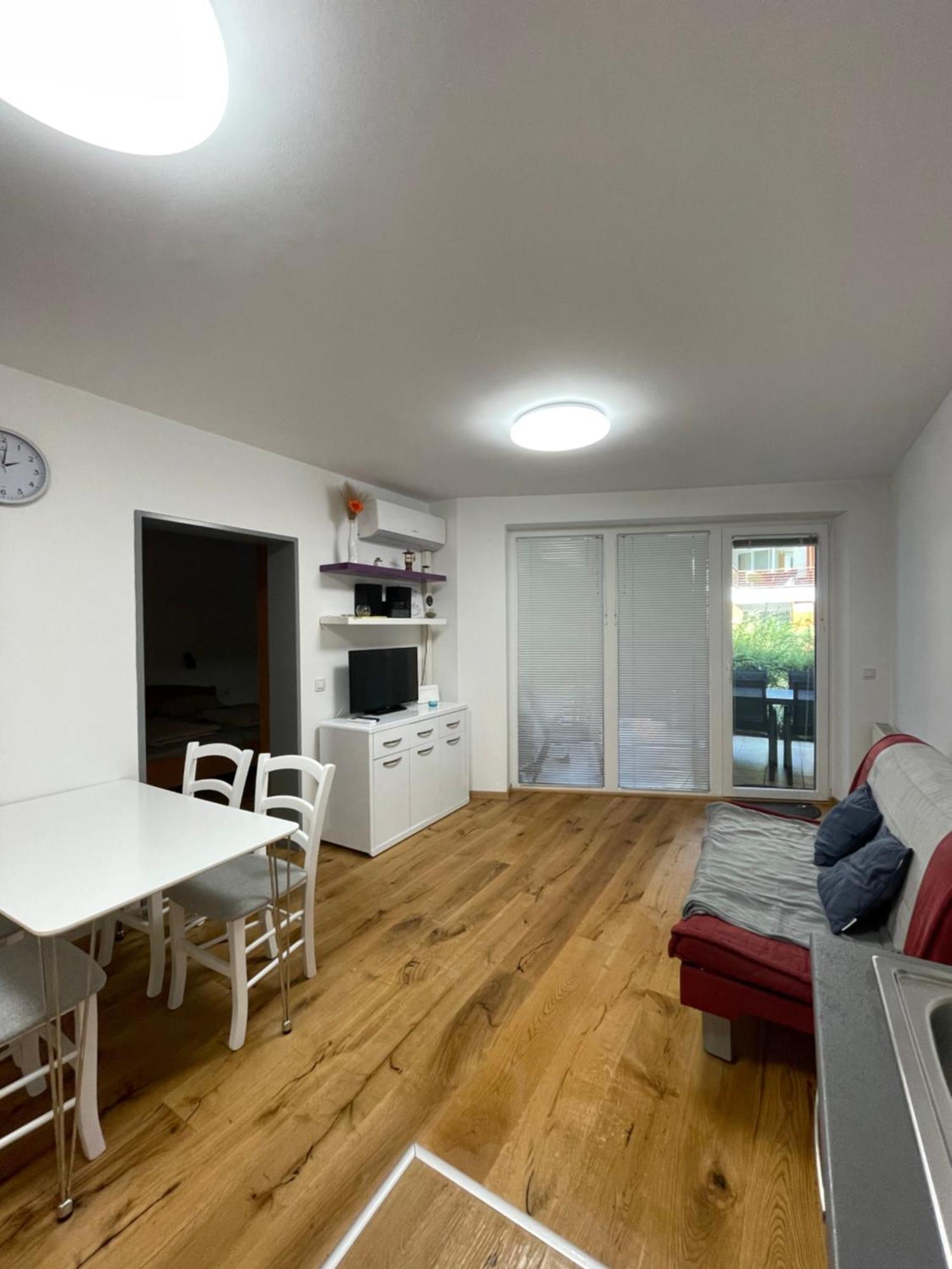 Apartma Ajda *